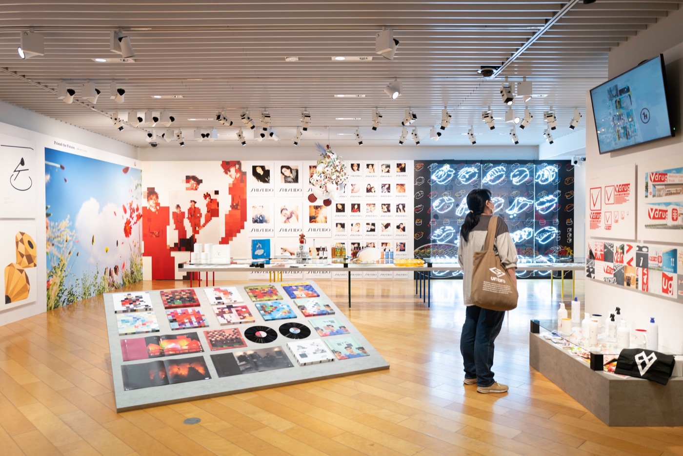 ginza graphic gallery tokyos design hub photo 19