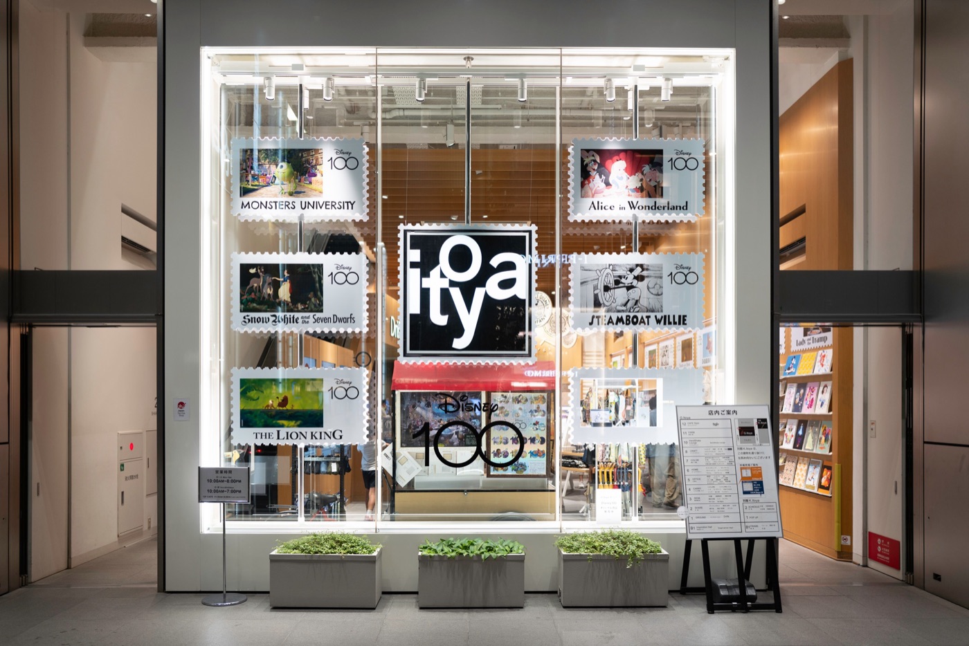 itoya ginzas creative stationery hub photo 2