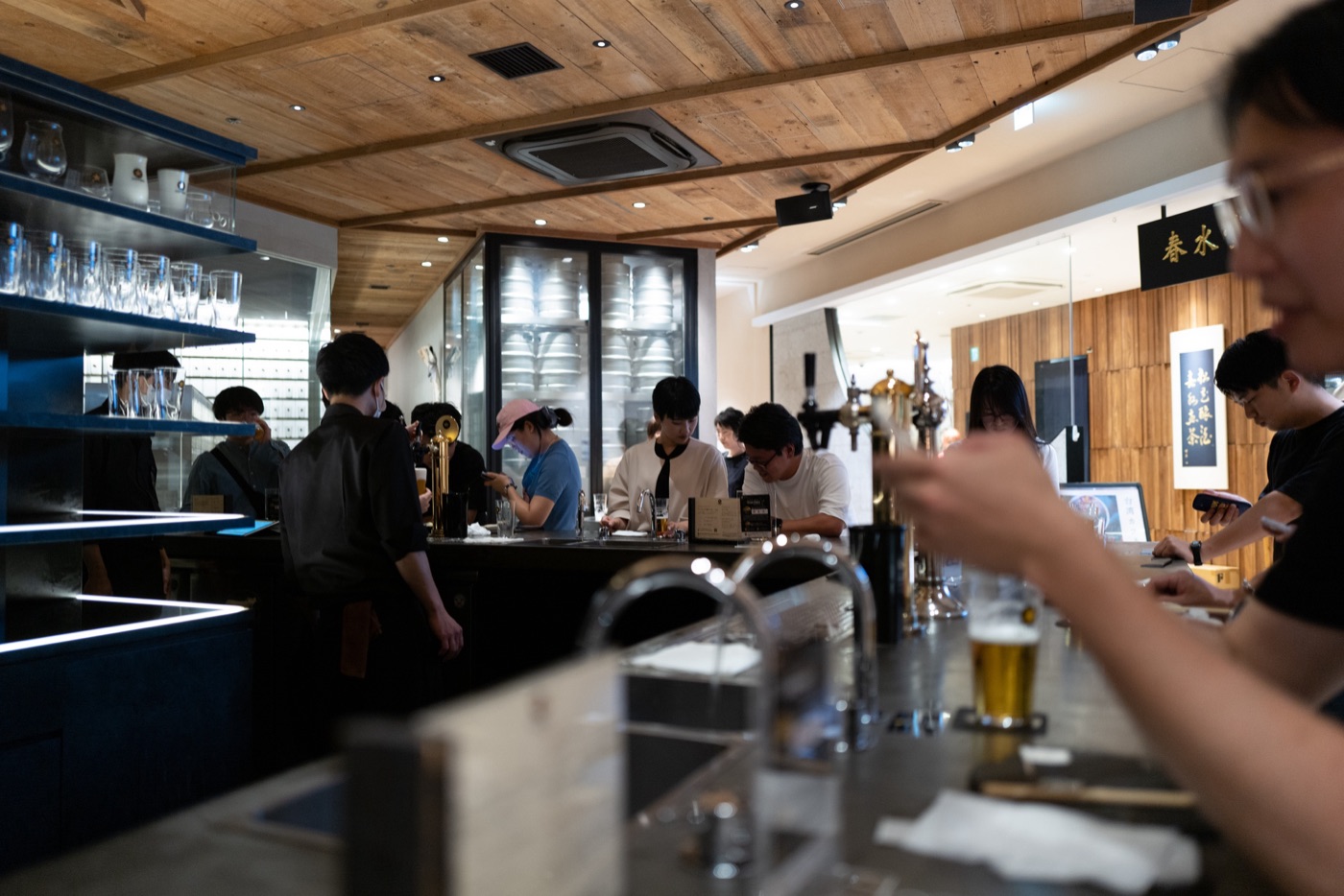 where to drink beer in tokyo ginza sapporo the bar ginza photo 3