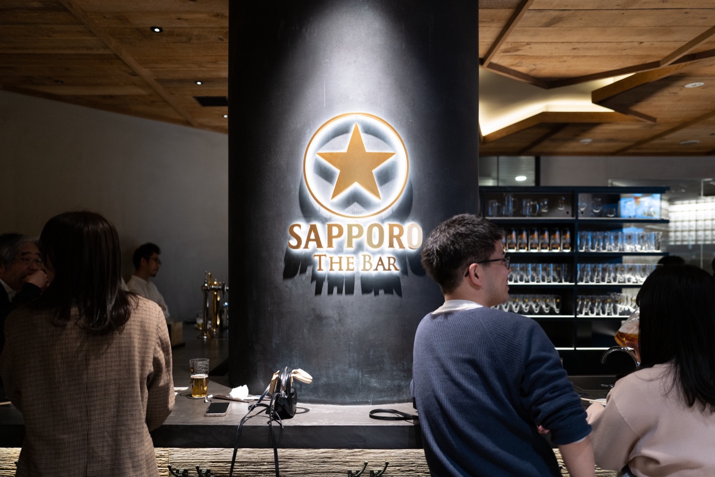 where to drink beer in tokyo ginza sapporo the bar ginza photo 4