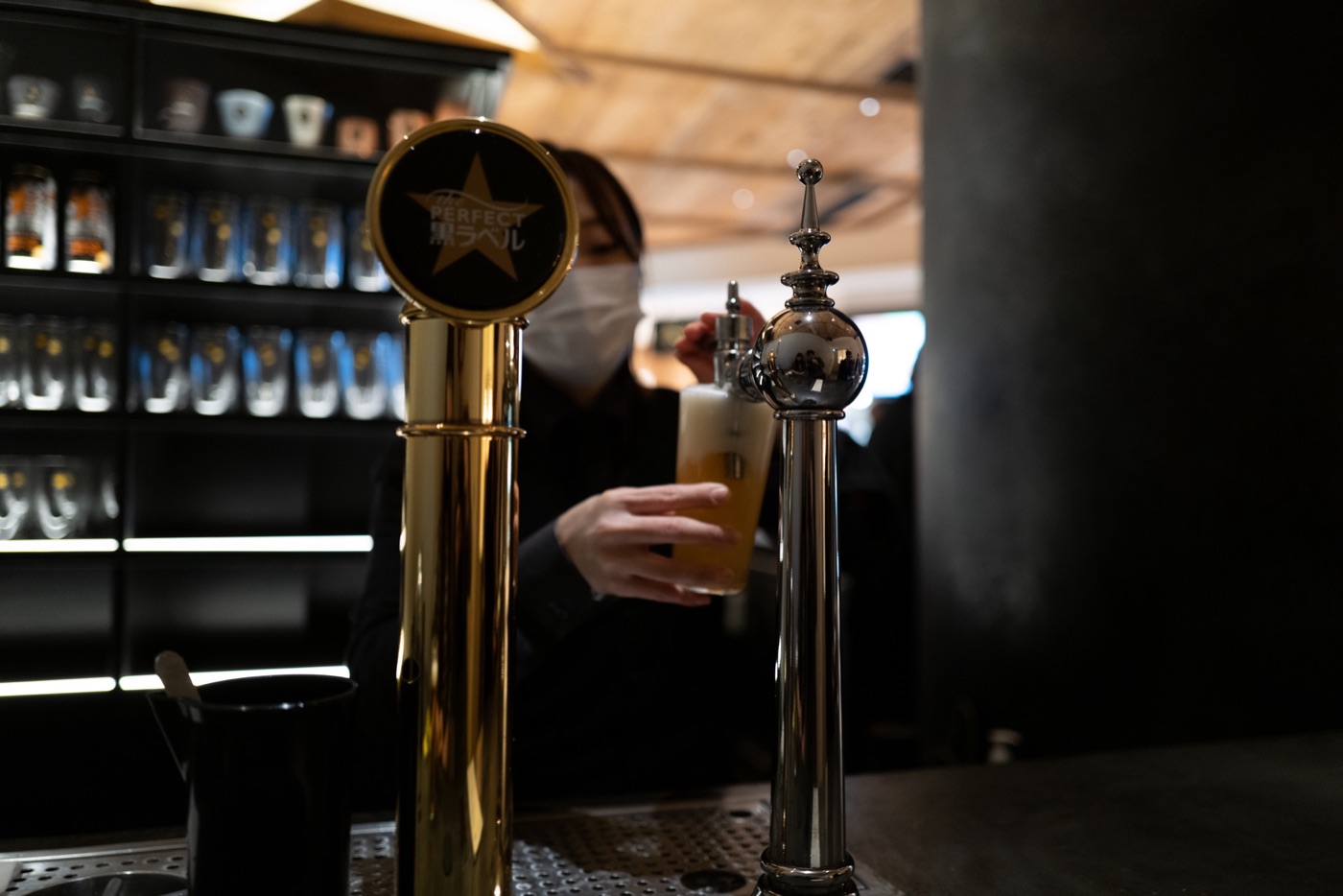 where to drink beer in tokyo ginza sapporo the bar ginza photo 10