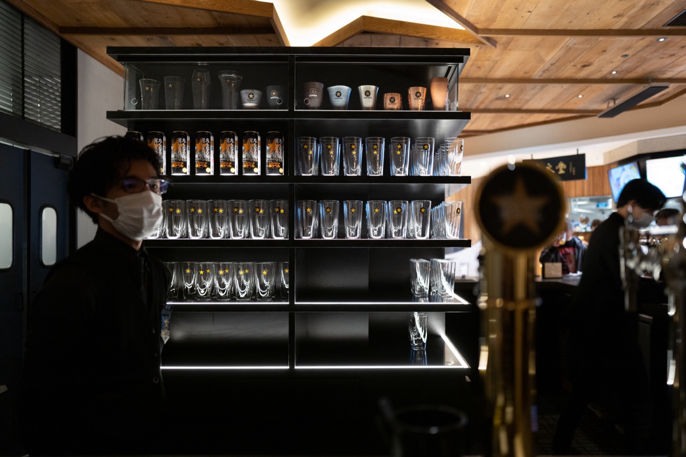 where to drink beer in tokyo ginza sapporo the bar ginza photo 11