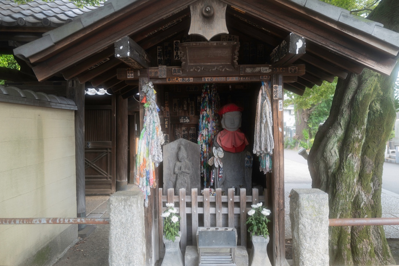 yanaka cemetery a historic haven in tokyo photo 5