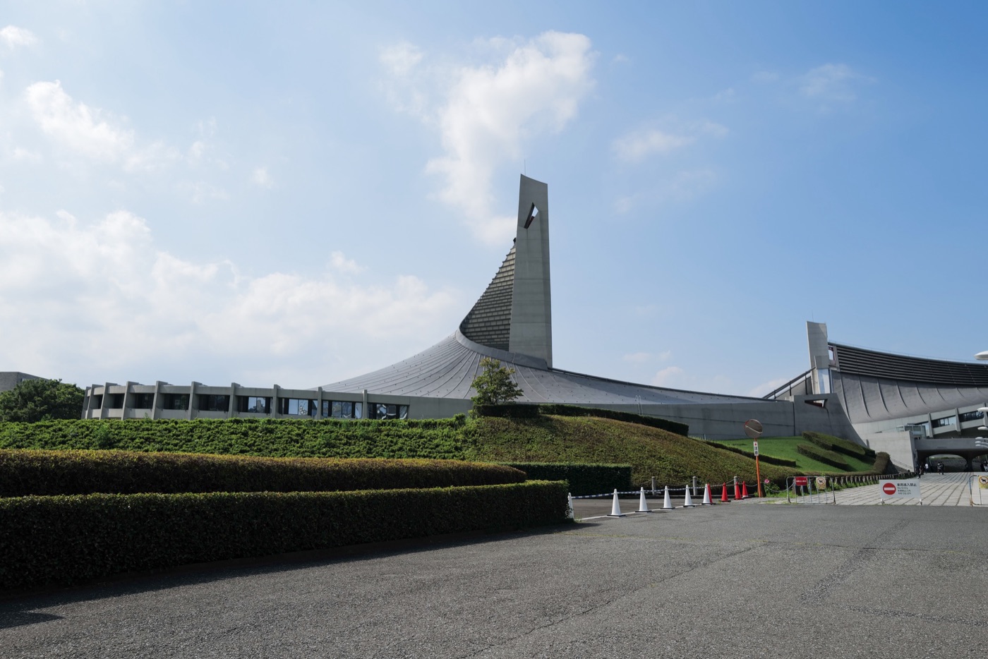 yoyogi national gymnasium tokyos architectural marvel photo 3